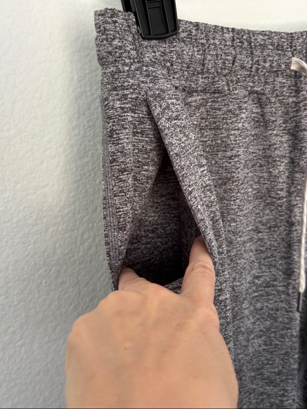Vuori Performance Jogger Heathered Charcoal Women's Track Pants comfy casual - Picture 5 of 10